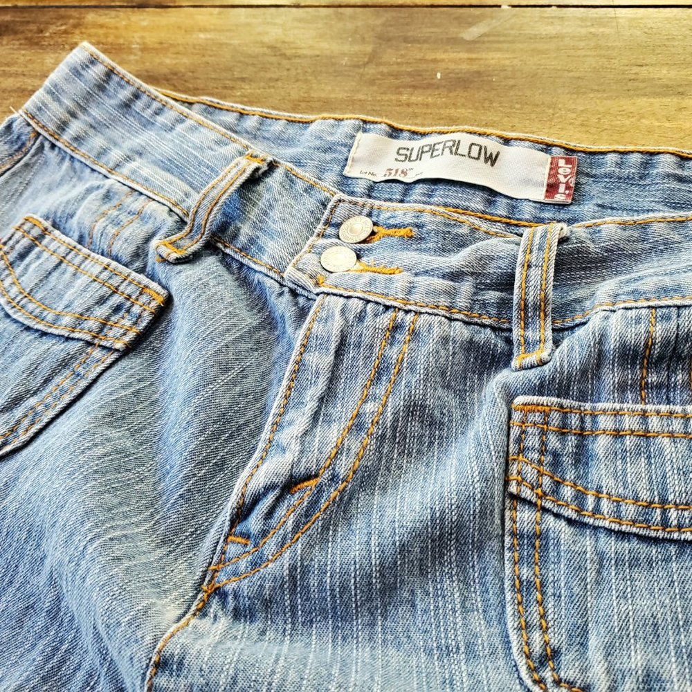 Levi's 518 Superlow Skirt size 9 Mint condition